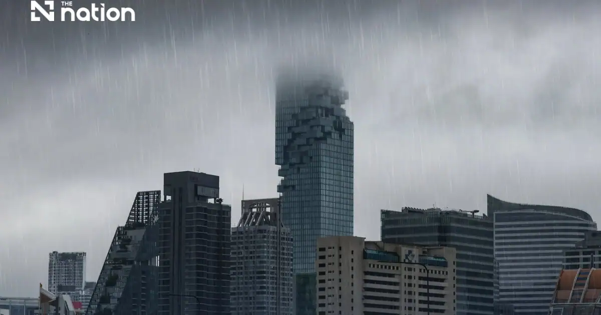 ภาพบรรยากาศท้องฟ้าครึ้มและฝนตกในกรุงเทพมหานคร
