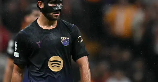 นักฟุตบอลบาร์เซโลนาลงสนามฝึกซ้อม