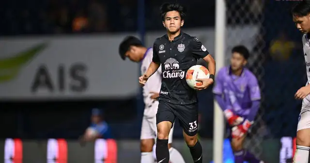 นักฟุตบอลบุรีรัมย์ ยูไนเต็ด ลงสนามแข่งขันศึก ช้าง เอฟเอ คัพ