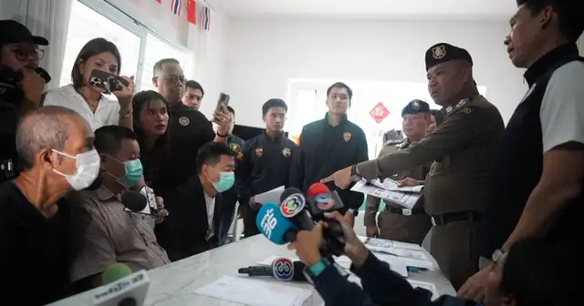 เจ้าหน้าที่ตำรวจและฝ่ายปกครองแถลงผลปฏิบัติการทลายเครือข่ายพ่อไทยทิพย์